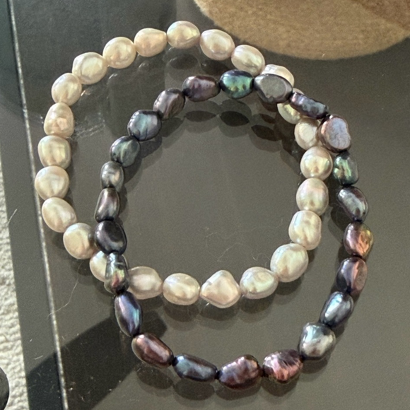 Handmade Accessories - Handmade Freshwater Pearl Stretch Bracelet Set - Black and White Pearls